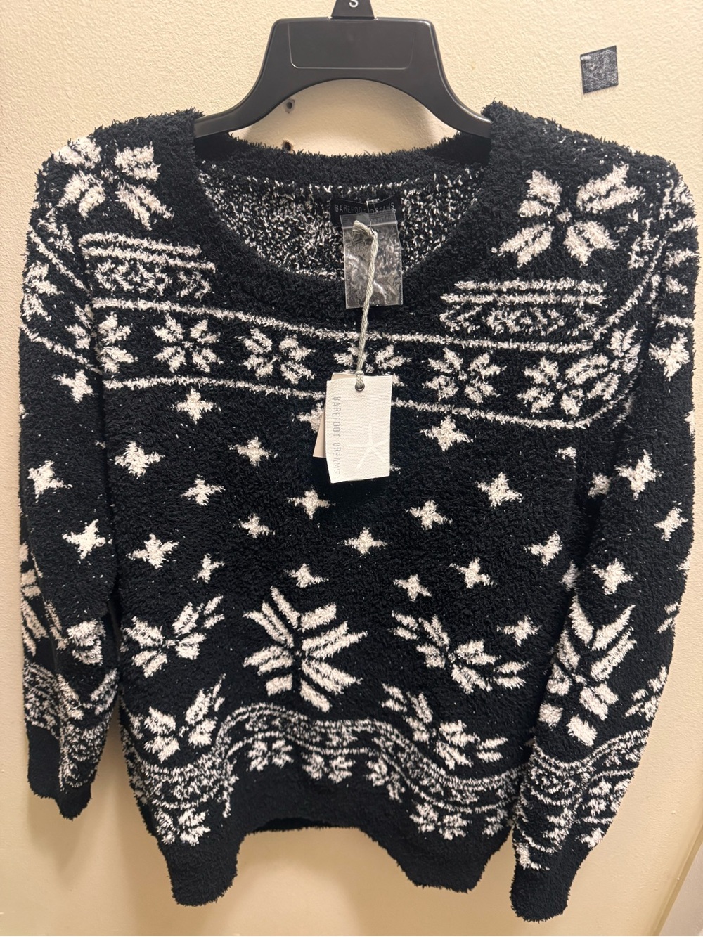 Barefoot Dreams Black & White Snowflake Crewneck Sweater size large - Picture 2 of 5